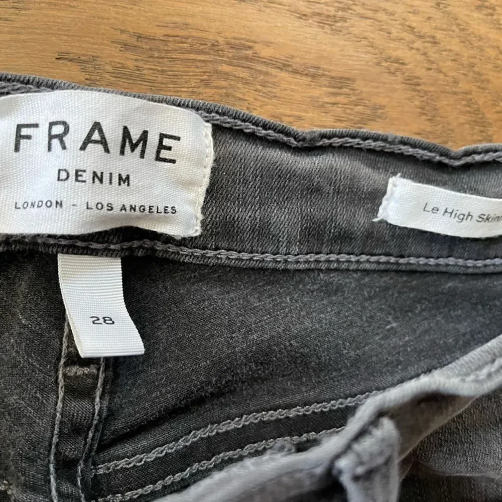 Frame Le High Skinny in Grey Whisker